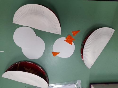 I fanciulli della Scuola dell'infanzia sezione C - realizzano "il pupazzo di neve"