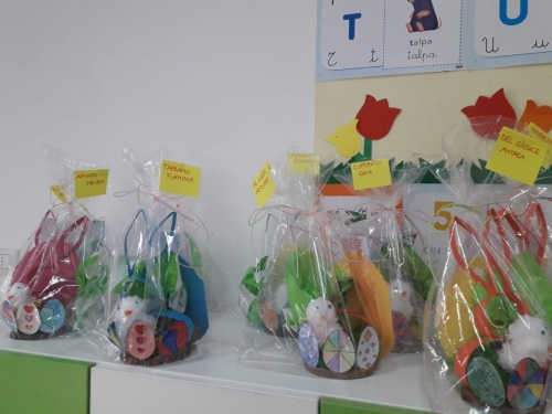 Buona Pasqua dai bambini della Classe 1ª