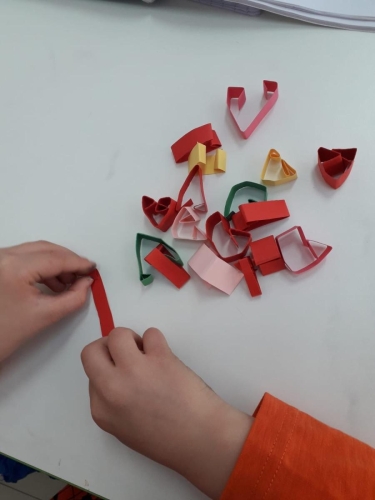 Un filo che ci tiene uniti per sempre - Prima Primaria