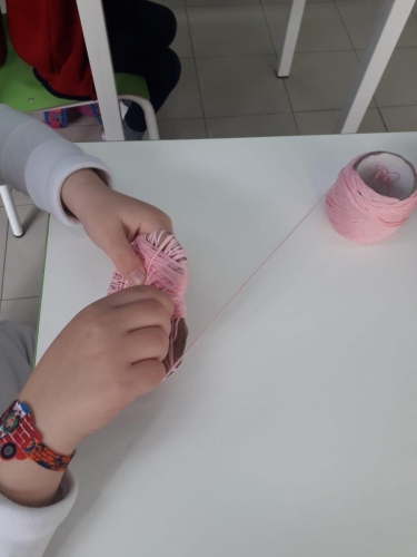 Un filo che ci tiene uniti per sempre - Prima Primaria