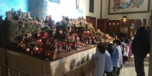 I fanciulli dell'infanzia in preghiera davanti al Presepe nella nostra Comunità Parrocchiale San Giuseppe Calasanzio 