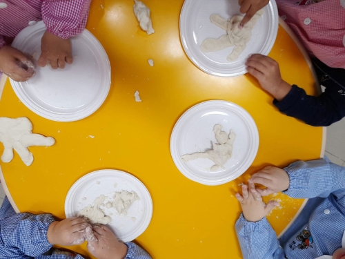 oggi impariamo a fare le pizze-Scuola-infanzia-piccoli-C 010