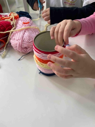 Per te, cara mamma, un piccolo semino, che come me crescerà pian pianino, diventando, come te, un bellissimo fiore, che insieme riempiremo di tanto amore."