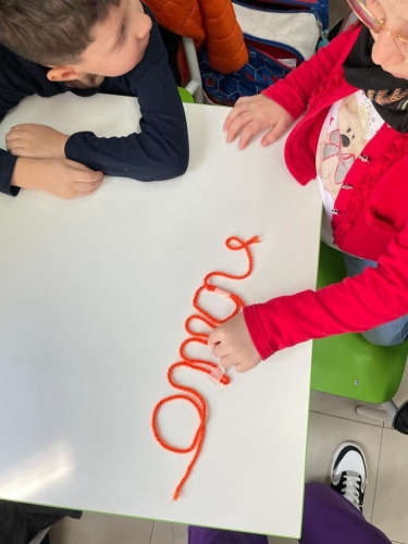 Didattica laboratoriale classe Prima Primaria: il corsivo