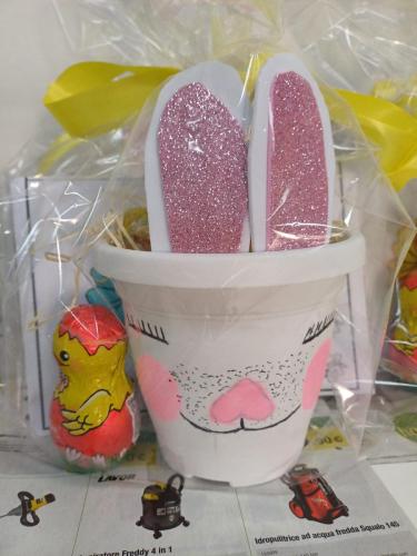 Buona Pasqua con il vaso coniglietto - Prima Primaria