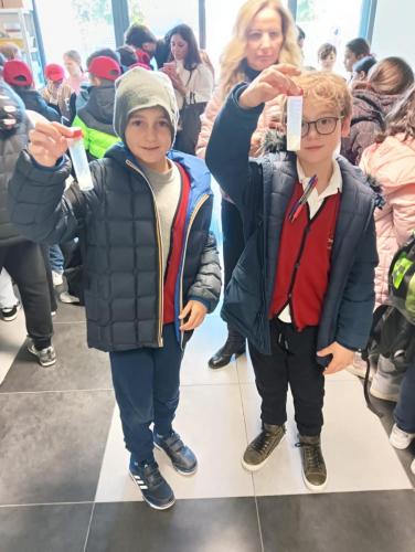 Giornata dedicata alla Scienza e alla Ricerca.Grazie alla collaborazione con il CNR: ISAFOM, IPSP, ISPAAM. Gli allievi della V Primaria e Secondaria di I gradohanno seguito alcuni esperimenti interessanti e istruttivi riguardo alle api, alle piante ed alla biodiversità alimentare.