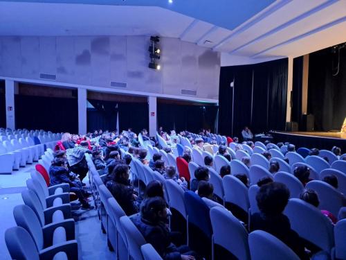 La Scuola Primaria allo Spettacolo Natalizio: La magia del Natale - Teatro dei Piccoli a NapoliIl Natale è magia, è lo stupore negli occhi dei bambini.