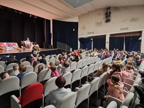 La Scuola Primaria allo Spettacolo Natalizio: La magia del Natale - Teatro dei Piccoli a NapoliIl Natale è magia, è lo stupore negli occhi dei bambini.