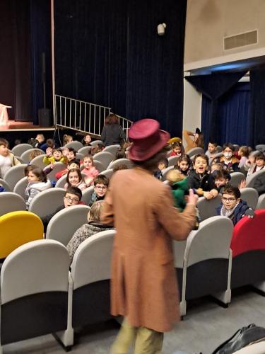 La Scuola Primaria allo Spettacolo Natalizio: La magia del Natale - Teatro dei Piccoli a NapoliIl Natale è magia, è lo stupore negli occhi dei bambini.