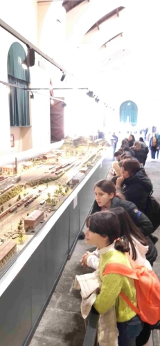 Visita al Museo Nazionale Ferroviario di Pietrarsa - Il Treno di Natale.Scuola Primaria e Prima Secondaria I grado 
