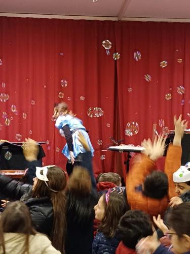 Spettacolo alle Scuola Pie Napoletane: la "magia" delle bolle