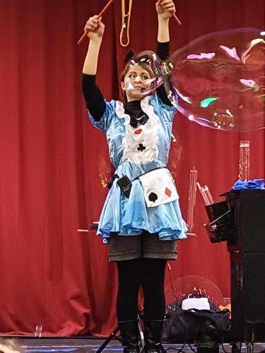 Spettacolo alle Scuola Pie Napoletane: la "magia" delle bolle