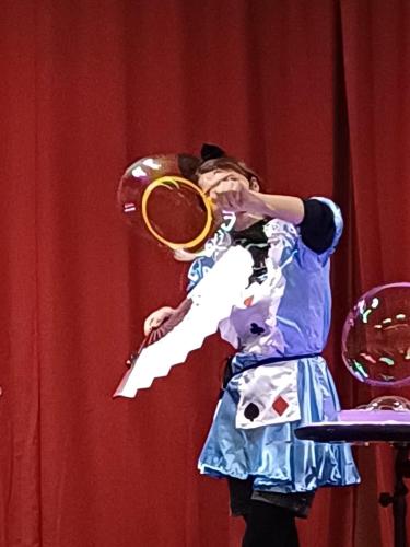 Spettacolo alle Scuola Pie Napoletane: la "magia" delle bolle