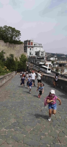 Campo Estivo Scuole Pie Napoletane "Una giornata all'insegna della cultura e del divertimento"Certosa e Museo San MartinoIl Catello Sant'ElmoVilla Floridiana