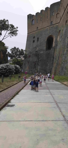 Campo Estivo Scuole Pie Napoletane "Una giornata all'insegna della cultura e del divertimento"Certosa e Museo San MartinoIl Catello Sant'ElmoVilla Floridiana