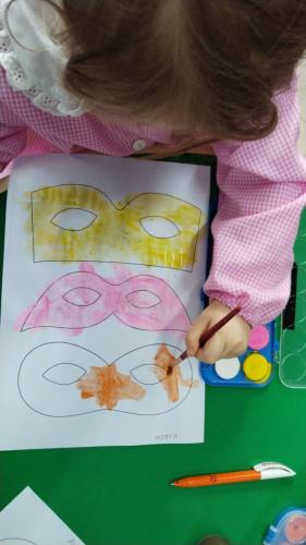 scuolepienapoletane infanzia carnevaaI piccoli della scuola dell'infanzia: creatività - ci prepariamo a vivere il carnevale le 202403